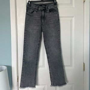 VENUS cropped jeans with distressed bottom